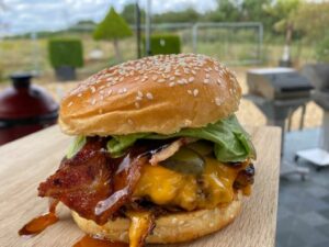 Hoggy's Grill burger