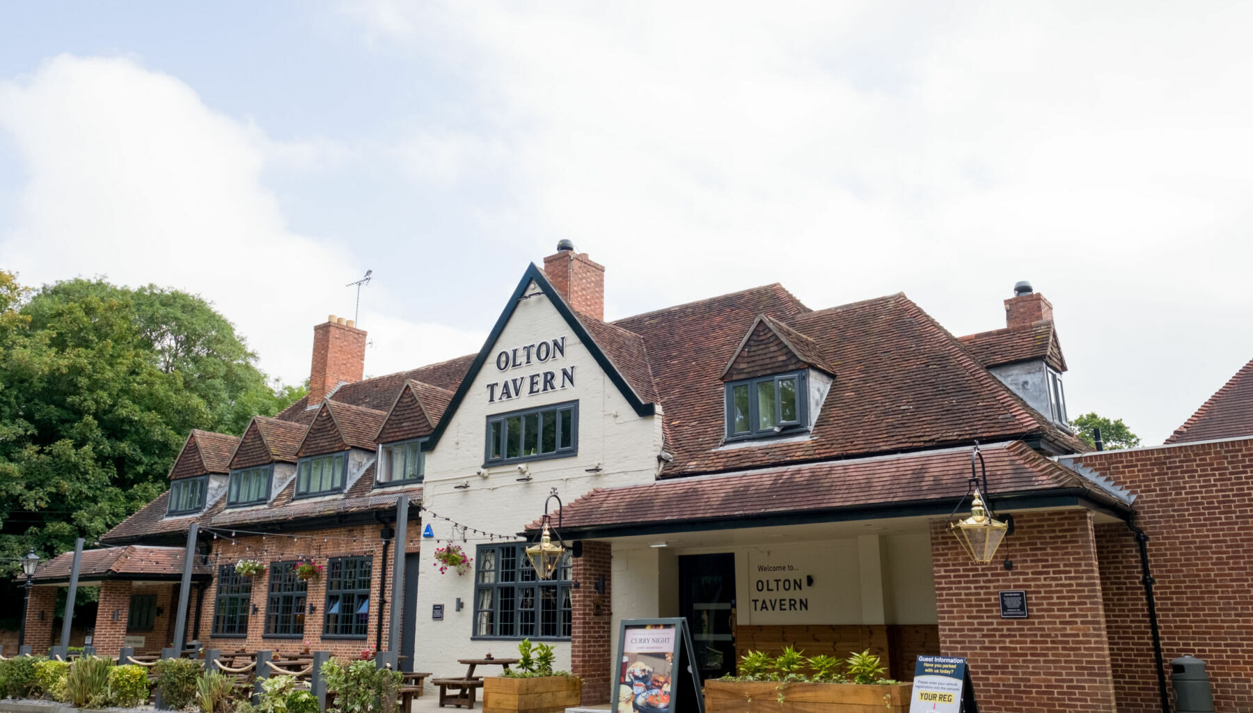 The Olton Tavern in Solihull Welcomes Pub-Goers Back!